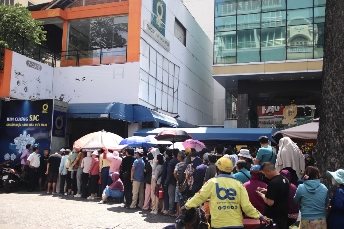 SJC con du dia giam, nguoi dan nen mua thoi diem hop ly