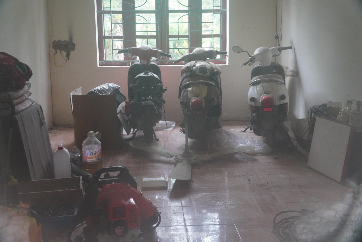 Lột lãnh đạo UBND xã Sơn Kim 1 cho biết, dự án sản xuất, lắp ráp các loại xe có động cơ, không có động cơ và điện tử, điện dân dụng nhiều năm hoạt động không hiệu quả nên diện tích đất của dự án bỏ hoang, cơ quan chức năng đang làm việc để thu hồi. (Ảnh: Tiền Phong).