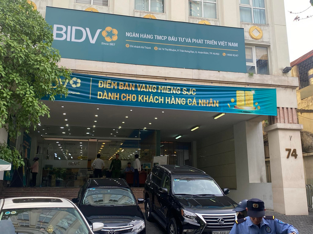 Ngan hang ban vang mieng SJC online, khong con canh nguoi dan xep hang