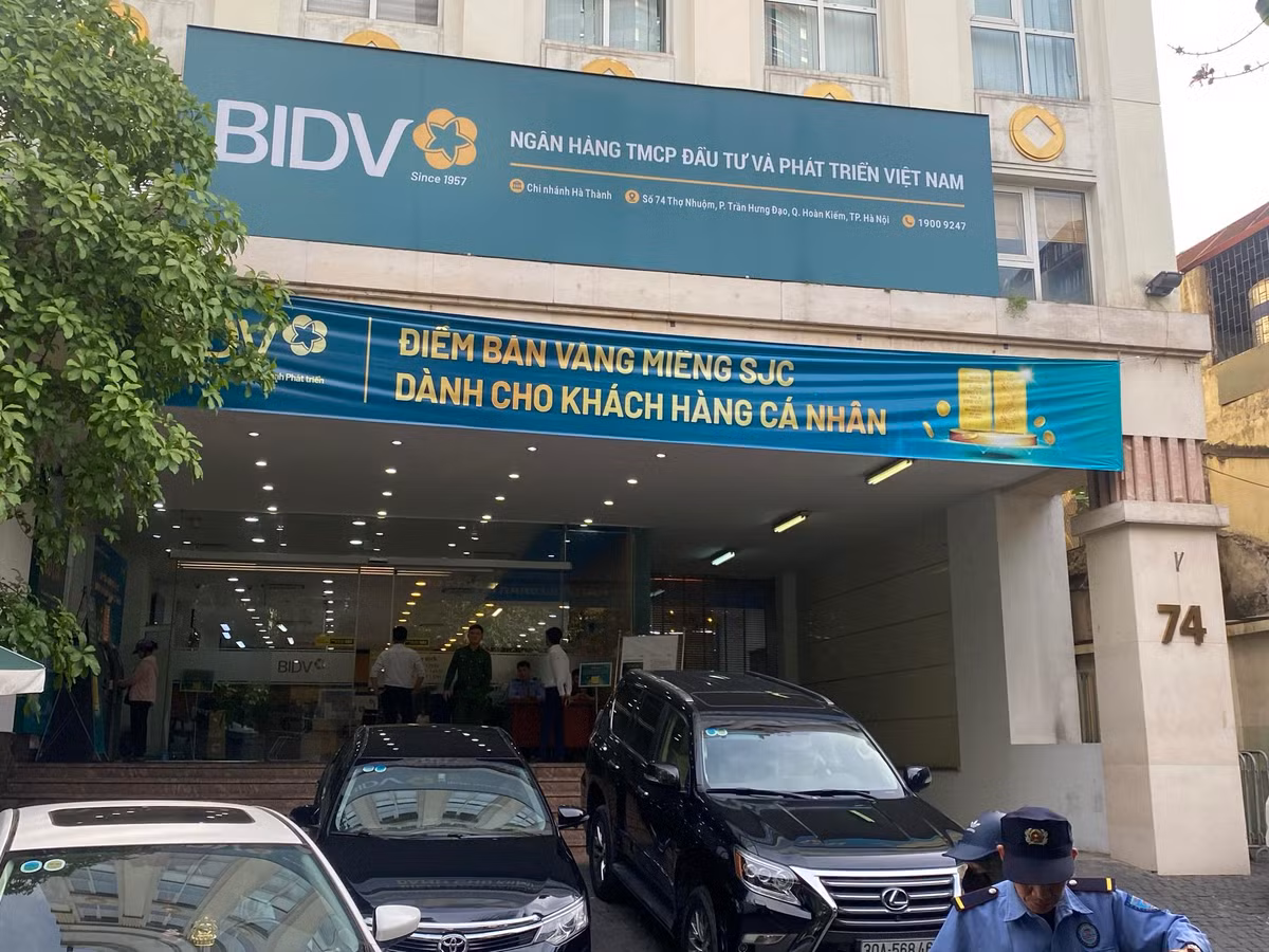 Ngan hang ban vang mieng SJC online, khong con canh nguoi dan xep hang