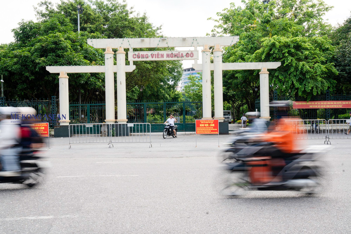 Dự kiến từ quý III/2024 sẽ thi công cải tạo các hạng mục xuống cấp, bao gồm hạng mục kỹ thuật, công trình kiến trúc, hệ thống cây xanh và khu vui chơi cho trẻ em. Theo kế hoạch, việc cải tạo, sửa chữa công viên này sẽ hoàn thành trong năm 2024 -–2025. (Ảnh: Mekongasean).