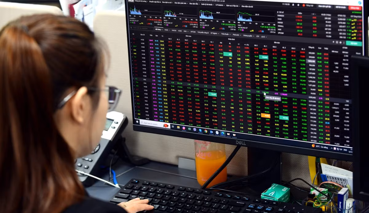 Tài chính Chứng khoán VNDirect phải vay 10.000 tỷ đồng Tai chinh Chung khoan VNDirect phai vay 10.000 ty dong