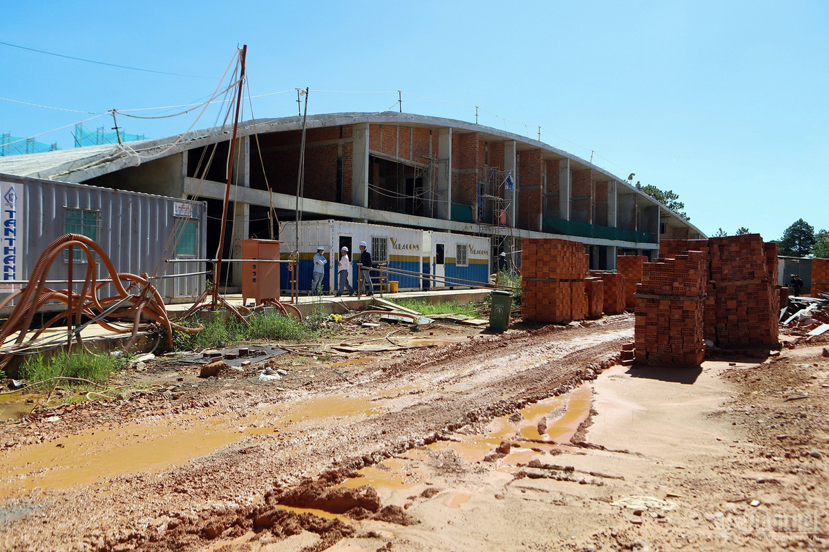 Động thái này được chủ dự án đưa ra sau hơn một năm dự án xảy ra nhiều vi phạm. (Ảnh: Vietnamnet).