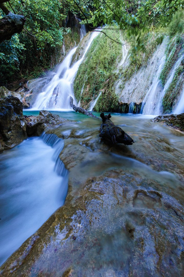 Thác Khuổi Nhi nằm sâu bên trong khu rừng. Ảnh: Hải Dương