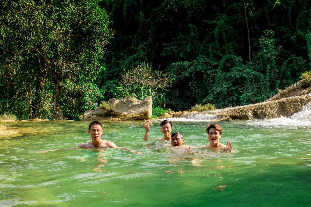 Du khách có thể trải nghiệm tắm thác tại đây. Ảnh: Hải Dương