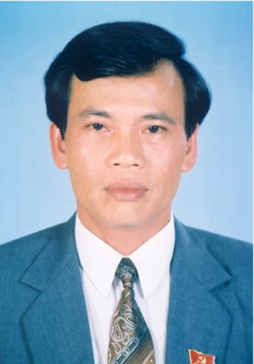 Đồng chí Vũ Trọng Kim - Bí thư thứ nhất nhiệm kỳ VII (1996-2001) ngày sinh 23/3/1953, quê quán: Xã Binh Giang, huyện Thăng Bình, tỉnh Quảng Nam. Chức vụ: Nguyên Ủy viên T.Ư Đảng khóa VIII, IX, X, XI; nguyên Phó Chủ tịch kiêm Tổng thư ký Ủy ban T.Ư MTTQ Việt Nam; Ủy viên Đoàn Chủ tịch Ủy ban T.Ư MTTQ Việt Nam; Chủ tịch TƯ Hội Cựu Thanh niên xung phong Việt Nam; Ủy viên Ủy ban Tư pháp của Quốc hội; Đại biểu Quốc hội Việt Nam khóa X. XI. XIII, XIV. 