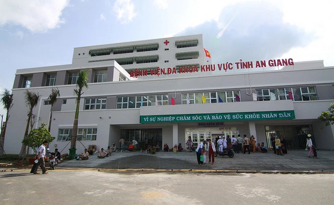 Lúc này, An tỏ ra nhiệt tình giúp đỡ anh X. chăm sóc vợ và bé trai sơ sinh. Chồng của sản phụ đã thuê An phụ giúp với tiền công 150.000 đồng/ngày. Lợi dụng lúc chồng sản phụ sơ hở, An bế đứa trẻ ra ngoài thuê xe ôm bỏ trốn. Nghi ngờ con trai bị bắt cóc, nạn nhân trình báo cảnh sát.