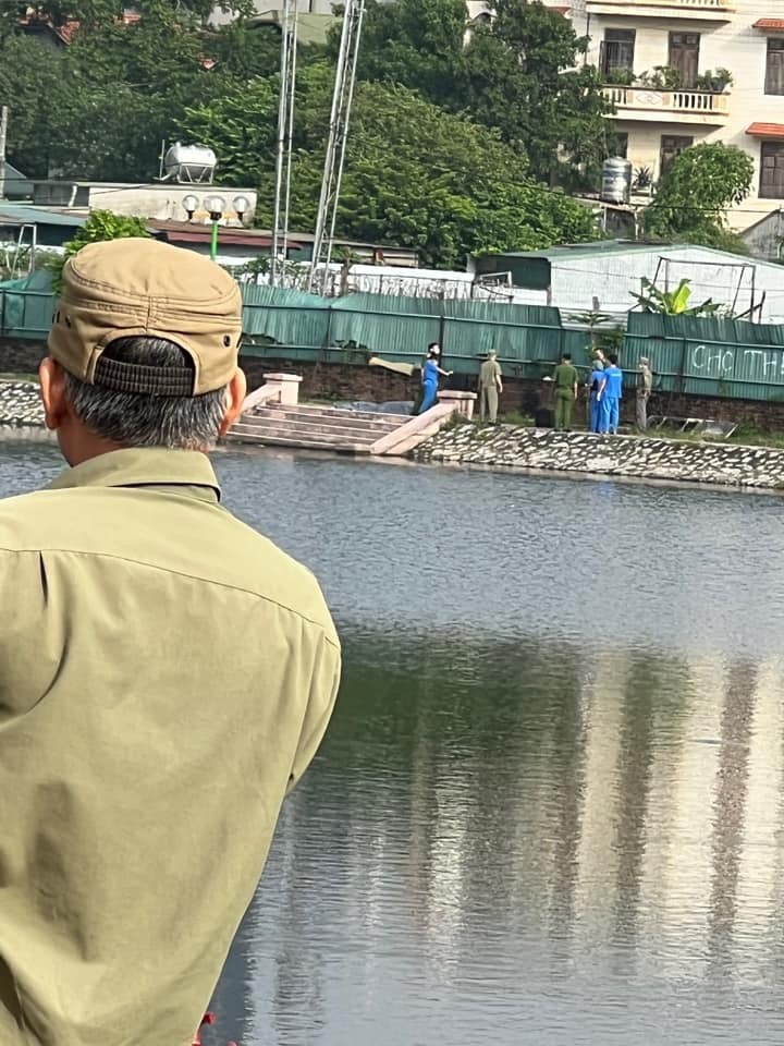 Thi thể nạn nhân được người dân phát hiện vào rạng sáng cùng ngày. Sau khi nhận tin báo, đội phòng cháy chữa cháy và cứu nạn cứu hộ đã cử cán bộ xuống hiện trường để vớt thi thể. Vụ việc sau đó được bàn giao cho Đội điều tra Tổng hợp, Công an quận Thanh Xuân thụ lý. 