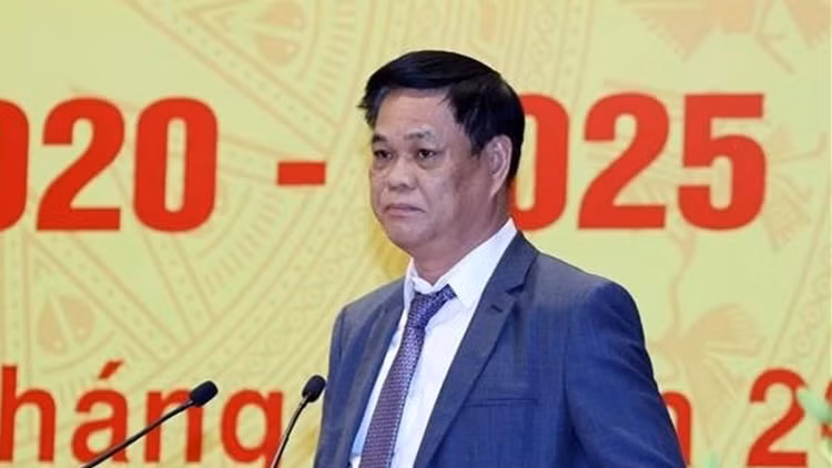 và ông Huỳnh Tấn Việt - Bí thư Đảng ủy khối các cơ quan trung ương, nguyên Bí thư Tỉnh ủy Phú Yên.