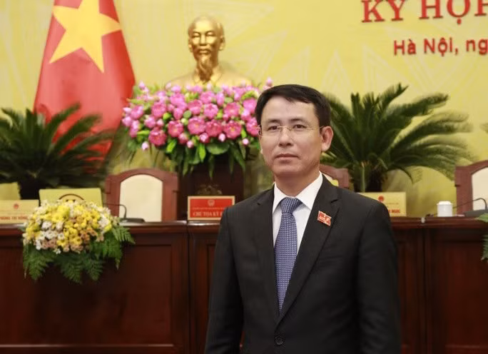 Ông Nguyễn Trọng Đông sinh năm 1969, quê quán ở xã Nguyên Khê, huyện Đông Anh, thành phố Hà Nội. Ông có trình độ Kỹ sư quản lý đất đai, cử nhân ngoại ngữ; cử nhân lý luận chính trị. Ông Đông là Uỷ viên Ban Thường vụ Thành uỷ, Phó Chủ tịch UBND thành phố Hà Nội nhiệm kỳ 2016-2021. Trước đó, ông là Giám đốc Sở Tài nguyên và Môi trường Hà Nội.