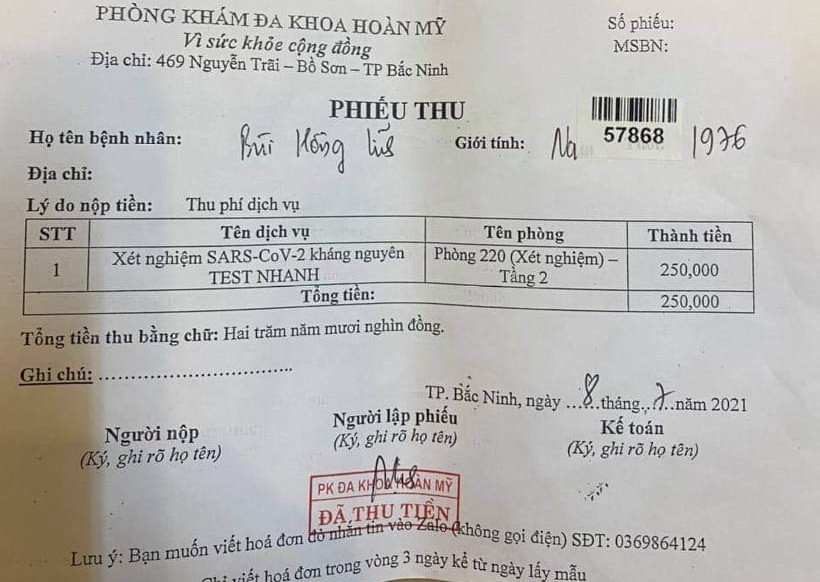 Một phiếu test nhanh cho thấy giá xét nghiệm là 250.000 đồng.