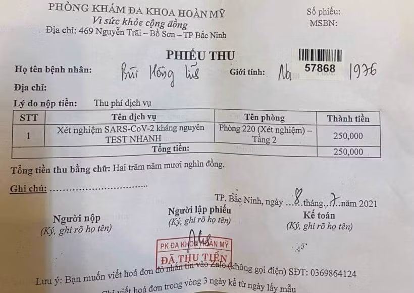 Một phiếu test nhanh cho thấy giá xét nghiệm là 250.000 đồng.