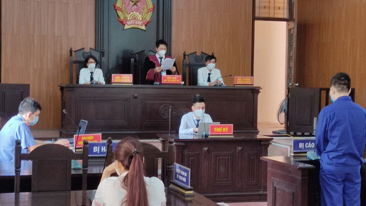 Hành vi của bị cáo thực hiện là nguy hiểm cho xã hội, xâm phạm đến quy định về phòng chống dịch bệnh ở người, ngoài ra còn xâm phạm đến sự an toàn về tính mạng, sức khỏe của người khác, gây ảnh hưởng xấu đến trật tự trị an xã hội, đã xâm phạm đến sự bền vững và ổn định của môi trường; gây ra hậu quả nghiêm trọng cho sức khỏe của con người cũng như cho môi trường sinh thái do đó cần áp dụng mức hình phạt phù hợp với tính chất, mức độ và hậu quả của bị cáo gây ra để răn đe, phòng ngừa tội phạm.