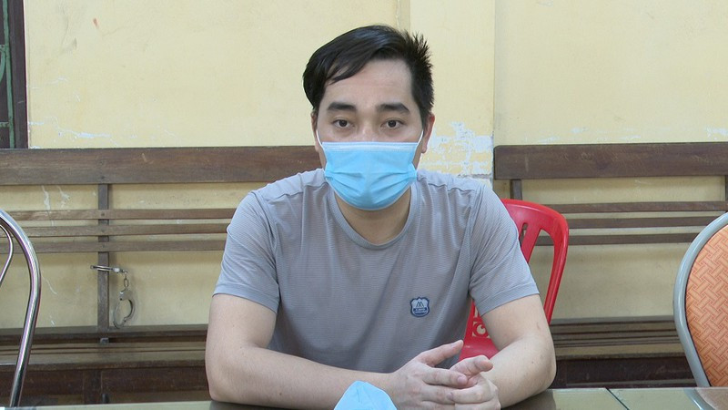 Theo cáo trạng, bị cáo Đào Duy Tùng (SN 1989, trú tại số 42 Hàm Nghi, phường Hải Tân, TP Hải Dương) là lao động tự do. Khoảng cuối tháng 3/2021 Tùng liên lạc qua ứng dụng zalo với Đào Anh Tuấn (có quan hệ họ hàng) khi đó đang lao động tự do tại Viên Chăn, Lào) hỏi anh Tuấn sang làm cùng.