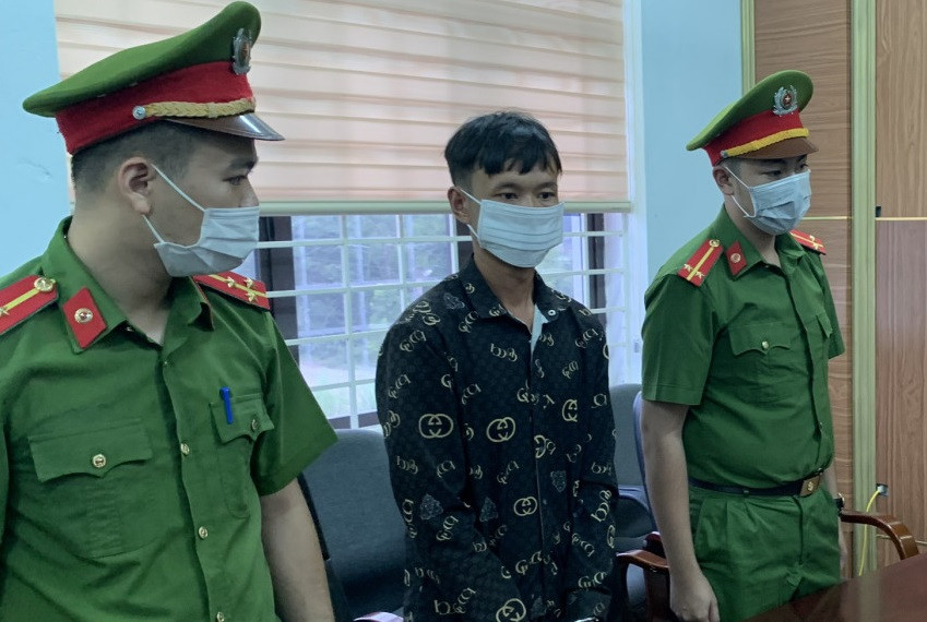 Bat khan cap doi tuong hiep dam con rieng cua vo