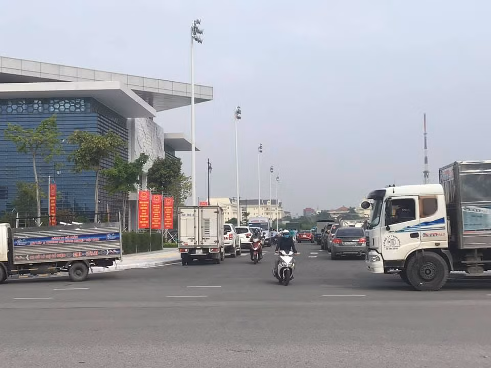 Đa số trong đó là các lái xe xét nghiệm để có thể lưu thông qua các chốt kiểm soát.