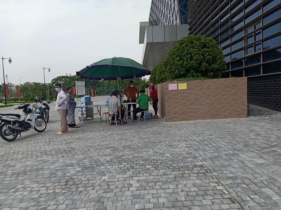 Trưa ngày 21/7, trao đổi với PV Báo Tri thức và Cuộc sống, ông Phạm Duy Tuyến, Giám đốc CDC Hải Dương cho biết, hiện chưa nắm được thông tin cụ thể về vụ việc nên chưa thể cung cấp hay trả lời báo chí.