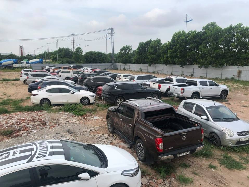 Cơ quan Công an đã tiến hành triệu tập Lê Hoàng Đạt (SN: 1991; HKTT: Thanh Lương, Hai Bà Trưng, Hà Nội) để làm việc. Có mặt tại cơ quan công an Đạt đã khai nhận rõ toàn bộ hành vi trộm cắp tài sản của mình. Ngày 3/7, từ lời khai của 4 nghi phạm, ban chuyên án đồng loạt kiểm tra 12 địa điểm ở Hà Nội và Hưng Yên và thu giữ 80 ôtô các loại. Trong số này, cảnh sát xác định hơn 70 phương tiện được Công cầm cố.