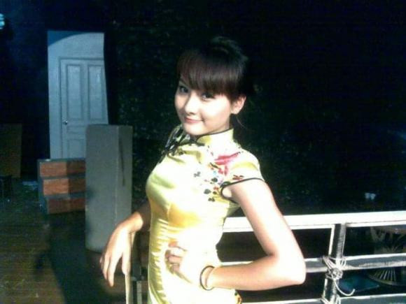 Nhìn lại thời "trẻ trâu" khi ấy, nữ diễn viên "Sống chung với mẹ chồng" phải thốt lên rằng: "Chụp thế này mà cũng post. Sợ thật", "Gầy như nhái thích thế chứ lị"...