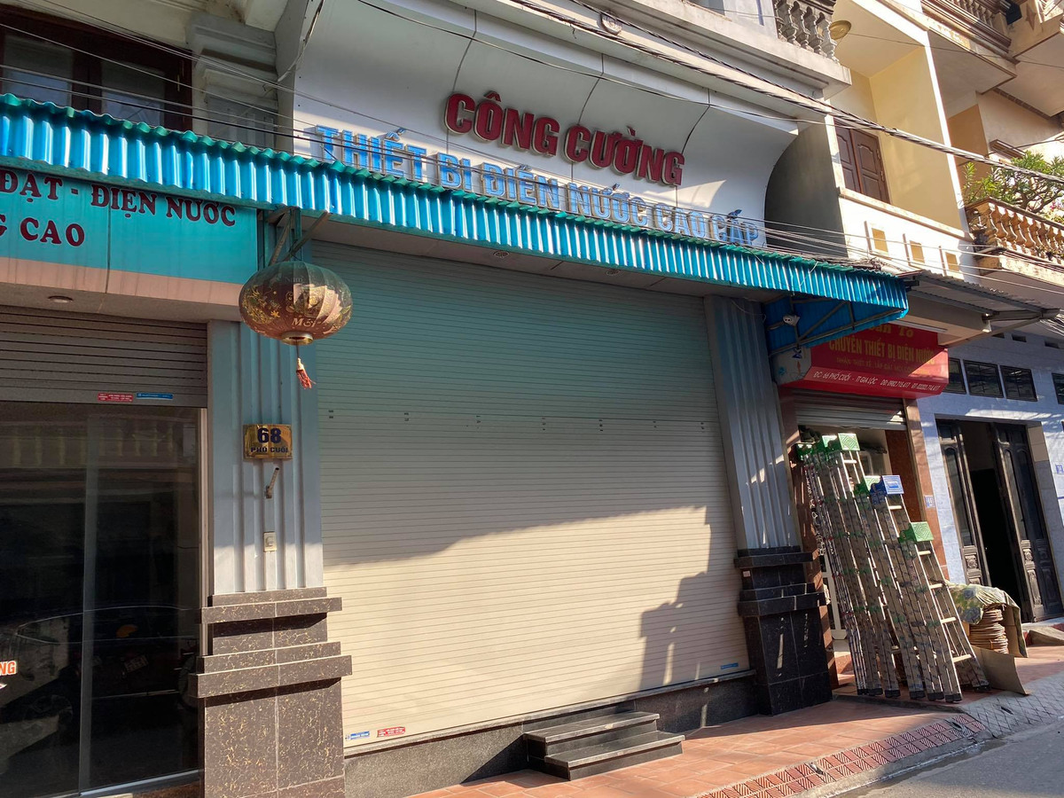 Trước đó, vào khoảng 9h ngày 28/11/2020, anh Dương Công Cường lái xe ô tô màu đen, nhãn hiệu Mazda CX5, BKS.34A.29870, từ nhà đến TP Hải Dương để đòi nợ.