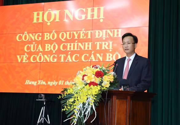 Ông Nguyễn Hữu Nghĩa sinh năm 1972, quê ở huyện Đông Anh, Hà Nội. Ông là thạc sĩ Kinh tế và có 23 năm công tác tại Ngân hàng Nhà nước. Năm 2018, ông chuyển công tác sang Ban Kinh tế Trung ương và giữ vị trí Vụ trưởng Vụ Kinh tế tổng hợp. 