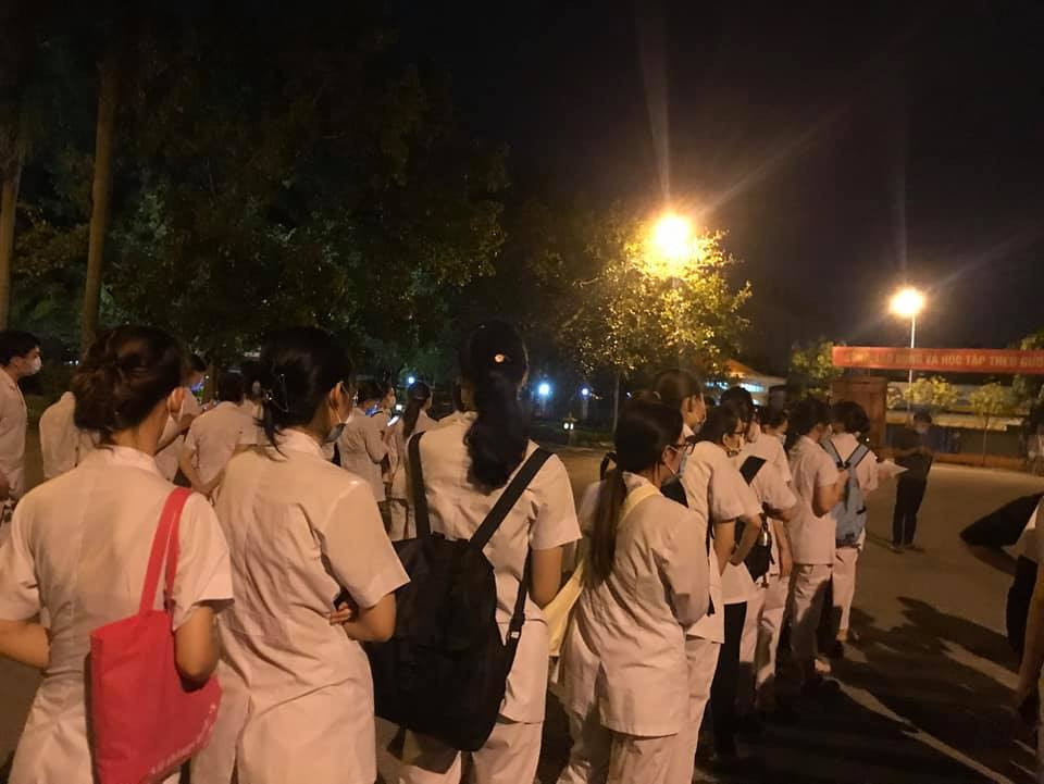 Ghi nhan ca nhiem COVID-19 moi, Hai Duong than toc dap dich xuyen dem-Hinh-3