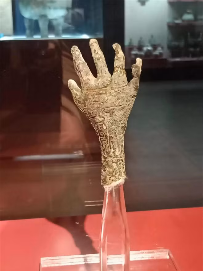 Giai ma ban tay ky quai trong mo co 3.000 nam tuoi co 1-0-2-Hinh-3