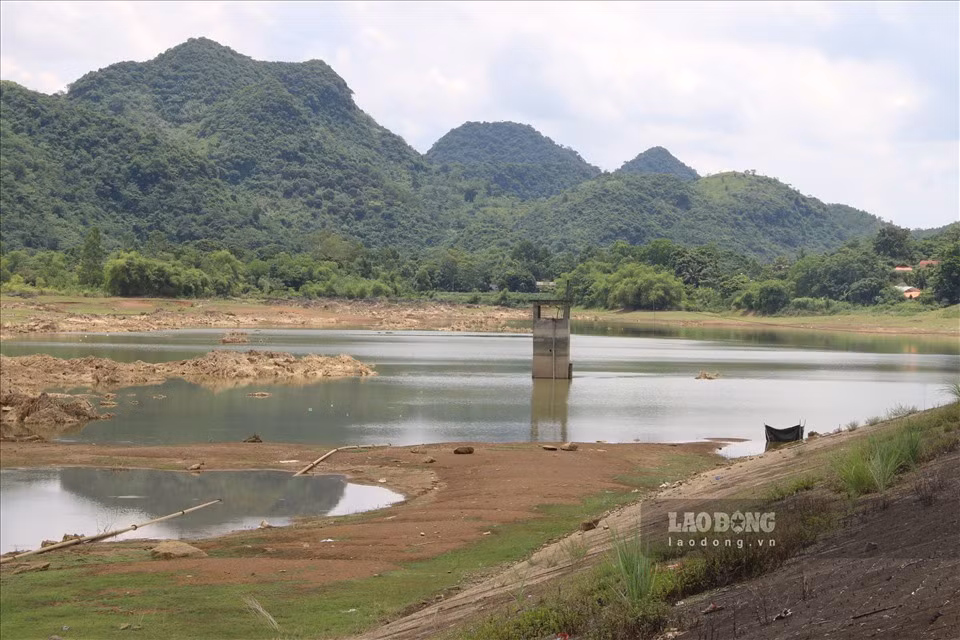 Ban đầu khi mới đến đây, người dân rất hào hứng vì địa hình khu này bằng phẳng, rộng rãi thích hợp sinh sống. Cơ sở vật chất được xây dựng mới rất tốt. Tuy nhiên vẫn có một số điểm bất hợp lý.