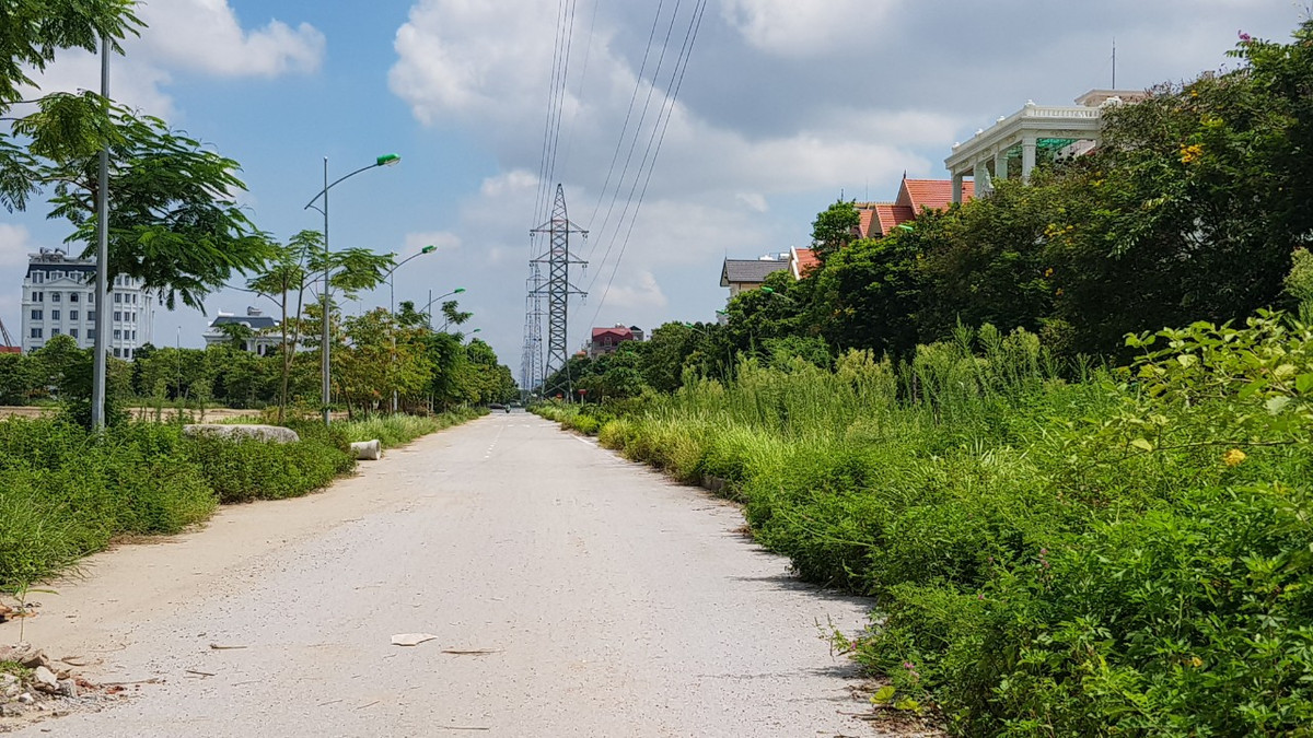 Từ con đường dẫn từ đường Trường Chinh (TP Hải Dương) vào đê sông Sặt...