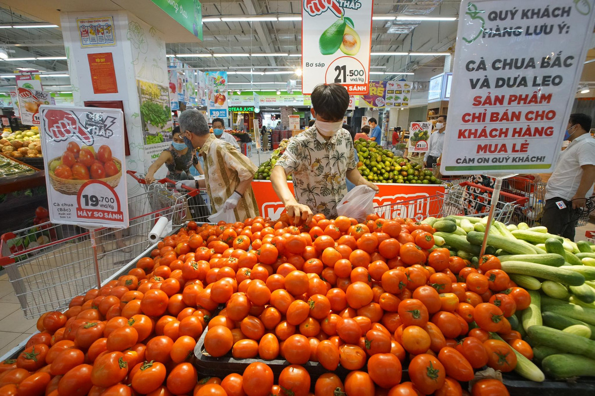 Các cơ sở được phép hoạt động kinh doanh dịch vụ, hàng hóa thiết yếu phải đáp ứng điều kiện phòng chống dịch theo quy định và chủ cơ sở phải chịu trách nhiệm đảm bảo an toàn cho người lao động và cộng đồng; yêu cầu kiểm soát toàn bộ người đến mua hàng/sử dụng dịch vụ và khai báo y tế bằng mã QRCode.