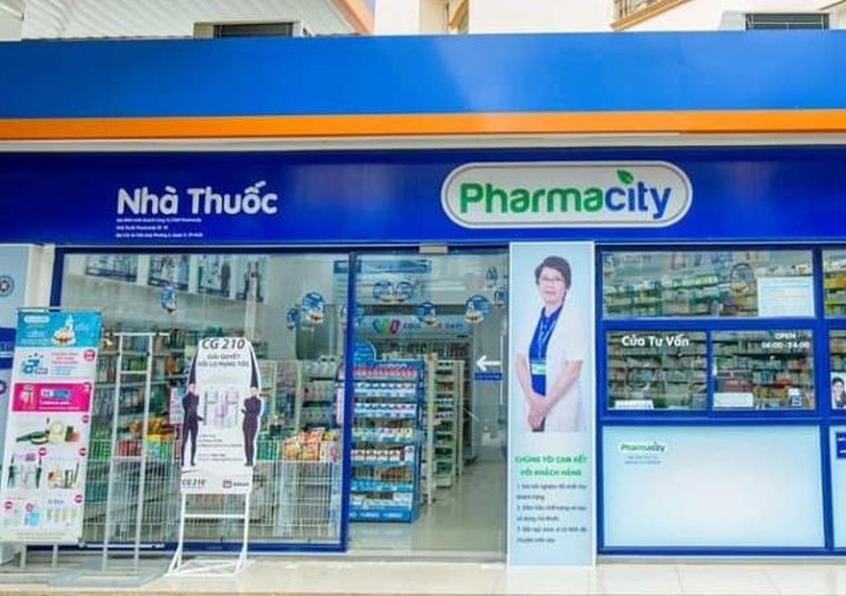 Cửa hàng thuốc, trang thiết bị y tế, vật tư tiêu hao phục vụ khám chữa bệnh và phòng chống dịch.