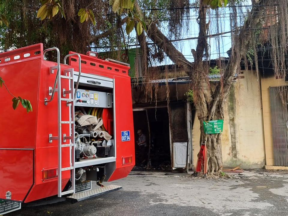 Hiện, Công an huyện Vĩnh Bảo đang phối hợp với các lực lượng khắc phục hậu quả vụ cháy và điều tra làm rõ nguyên nhân vụ cháy. 