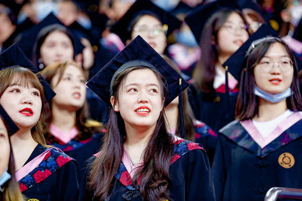 Vua dep 'lo dao tao' 1 tien si/ngay, lai lo xuat hien loat tien si 'hinh thuc'