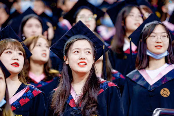 Vua dep 'lo dao tao' 1 tien si/ngay, lai lo xuat hien loat tien si 'hinh thuc'