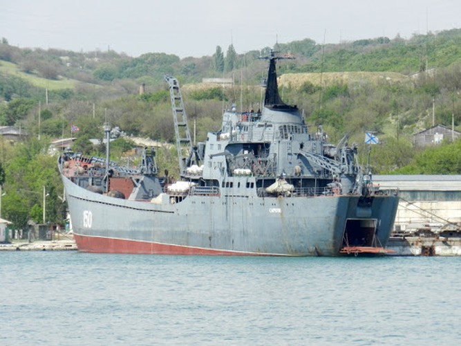 Thời gian qua đã có nhiều chuyến tàu vận tải đưa xe tăng từ Nga tới Syria, phần lớn là loại T-62M lạc hậu, nhưng thỉnh thoảng trong số đó có cả những chiếc T-90.