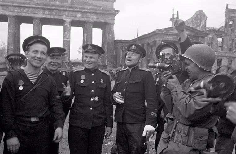 Đổi lại, phía Đức cũng có khoảng 100.000 lính bị thiệt mạng trong giao tranh, 220.000 lính bị thương và số còn lại đầu hàng - khoảng nửa triệu tù binh. Nguồn ảnh: Sputnik.