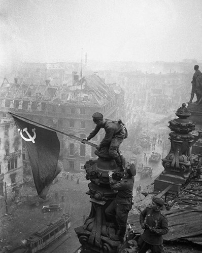 Trận đánh dài 2 tuần 2 ngày này diễn ra ngay tại Berlin - sào huyệt cuối cùng của quân đội Phát xít Đức. Nhiều tướng lĩnh và binh lính Đức lúc này vẫn sẵn sàng tử thủ với quân Liên Xô. Nguồn ảnh: Sputnik.