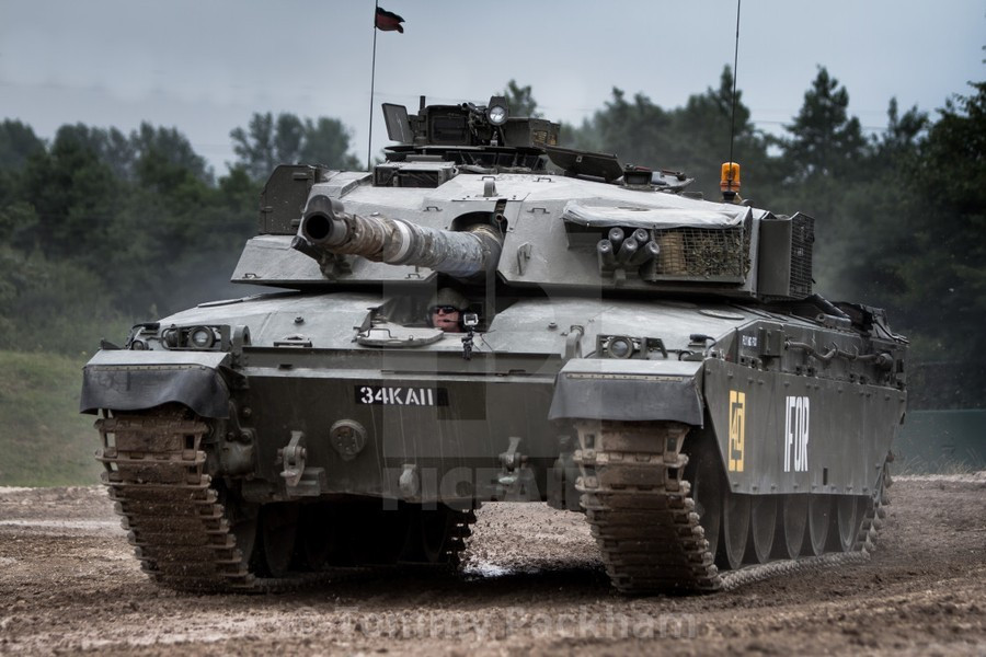 Mặc dù vậy Quân đội Ukraine có thể không phải thất vọng lâu, vì họ đang đứng trước cơ hội được bổ sung tới 400 xe tăng Challenger 1, đây không phải những cỗ chiến xa đang phục vụ trong Lục quân Hoàng gia Anh mà chúng ở tại Jordan xa xôi.