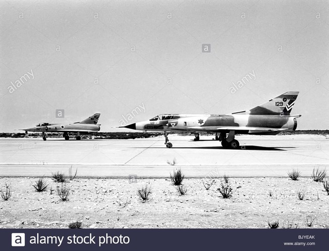 Đó là những chiếc Mirage IIICJ được Israel mua từ Pháp trong giai đoạn từ 1962-1968 (tổng cộng 76 chiếc). Đây được xem là dòng tiêm kích siêu âm đầu tiên của IAF trong lịch sử, nó đã giúp không quân nước này chiếm ưu thế lớn trong ngày đầu của cuộc chiến tranh 6 ngày 1967.