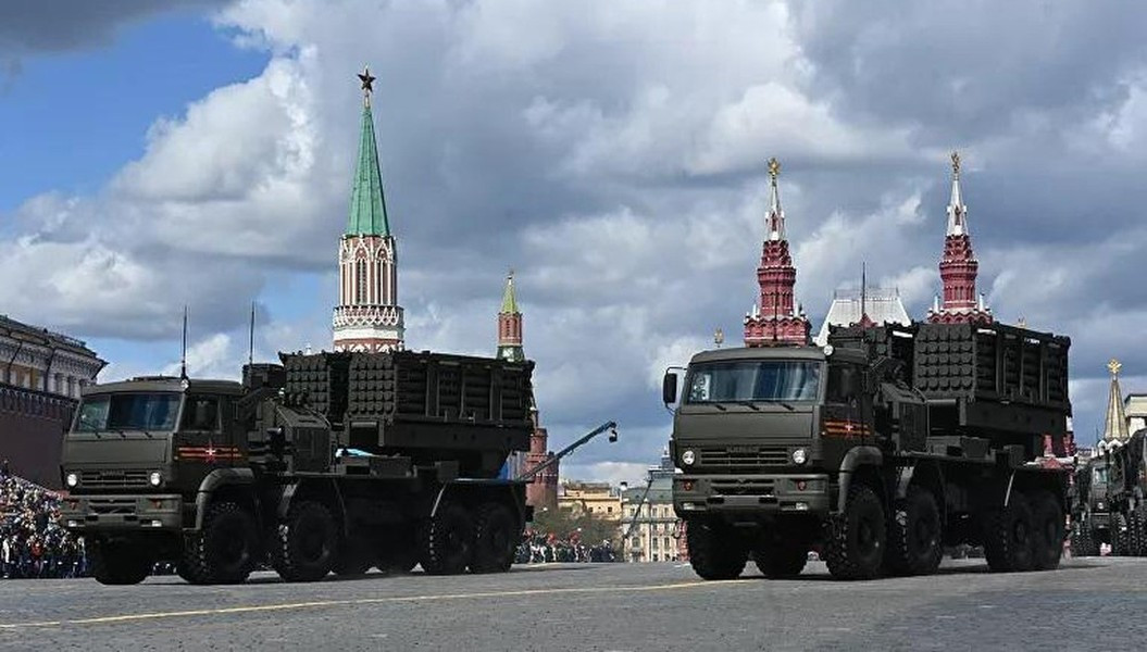 Loại đạn thứ hai mang tên 9M28K có chiều dài 3,02 m, khối lượng 57,7 kg, mang theo 3 quả mìn chống tăng PTM-3 chứa 1,8 kg thuốc nổ.