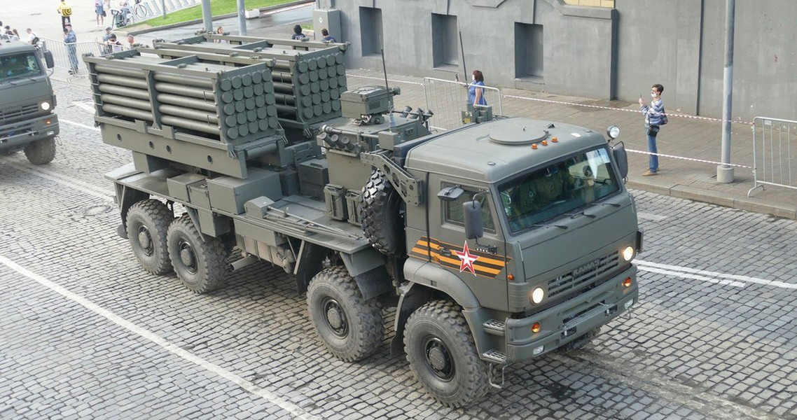 Ngoài các bệ phóng, hệ thống còn bao gồm một phương tiện vận chuyển-tái nạp tên lửa. Việc nạp tên lửa cho thiết bị phóng được thực hiện rất nhanh chóng.