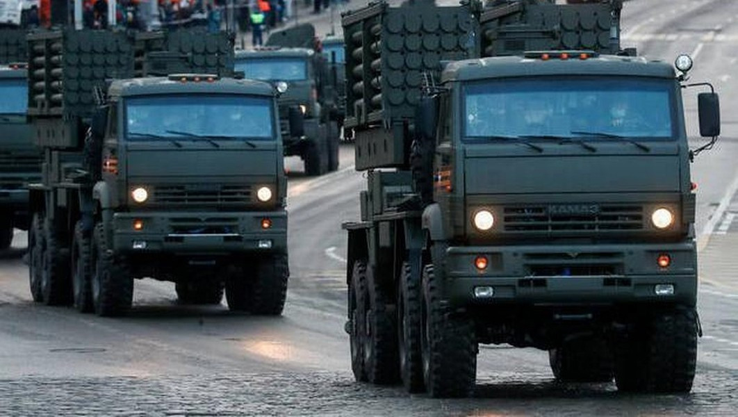 Ngoài việc mang theo các loại mìn khác nhau, hệ thống còn có khả năng tự hủy và việc xạ kích hoàn toàn được tự động hóa.