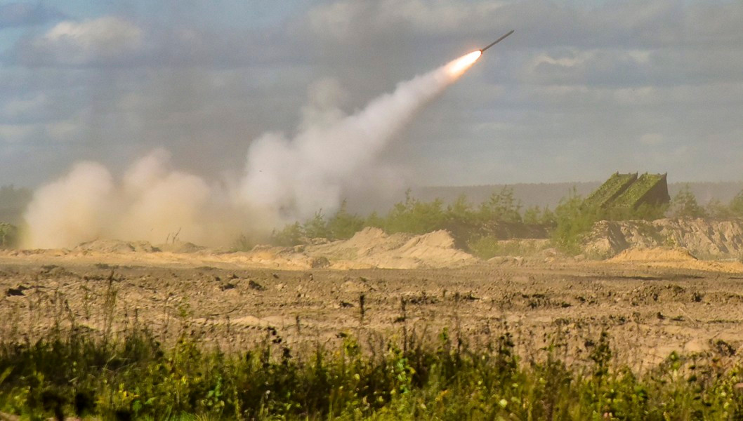 Tuy nhiên, các tổ lái thiết giáp thường bị hạn chế tầm nhìn và không thể kịp né tránh ngay cả khi những quả mìn nằm trên mặt đất.