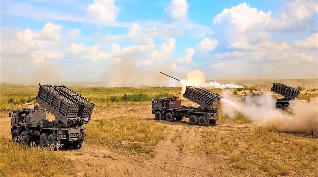 Hiệp hội nghiên cứu và sản xuất Splav đã từng thiết kế các tổ hợp pháo phản lực Grad và phiên bản sửa đổi hiện đại Tornado-G.