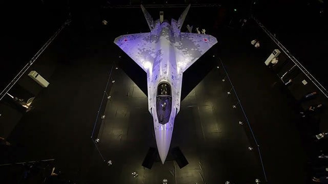 Thiết kế này giúp giảm RCS của máy bay bằng cách che chắn bộ ổn định ngang khỏi các hệ thống radar trên mặt đất. Đuôi chữ T cũng tạo ra ít lực cản hơn đuôi chữ V.