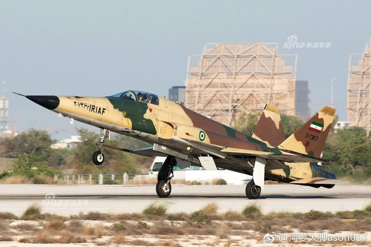 Cũng theo báo cáo của Global Security, trong số 60 chiếc F-5 của Không quân Iran có tổng cộng 16 chiếc F-5F hai ghế có khả năng sử dụng làm máy bay huấn luyện và vẫn có thể sử dụng làm chiến đấu cơ hạng nhẹ như thông thường. Nguồn ảnh: Sina.