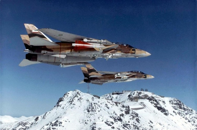 Trong số đó, có hai chiếc F-14 thậm chí còn được Iran - với sự giúp đỡ của Liên Xô nâng cấp lên phiên bản F-14AM. Số còn lại, có khoảng 24 chiếc vẫn đang hoạt động hoàn hảo và 16 chiếc có thể thực hiện được một phần nhiệm vụ chiếm ưu thế trên không. Nguồn ảnh: Sina.