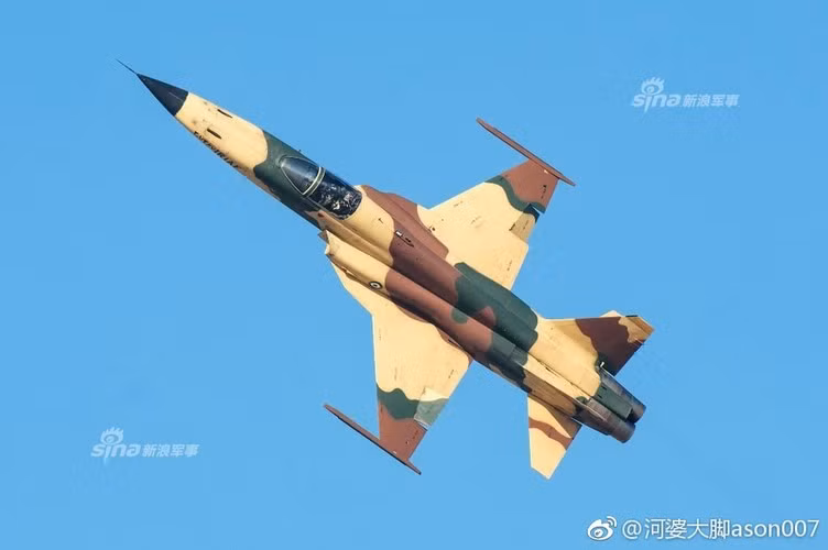 Ngoài ra, còn có 44 chiếc F-5E có khả năng hoạt động với vai trò của tiêm kích - bom. Nguồn ảnh: Sina.