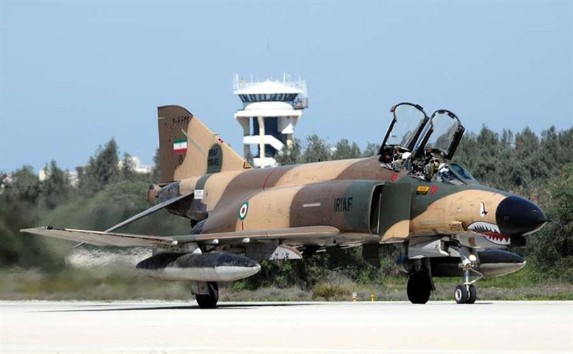 Thậm chí theo thông tin được Aviationist đăng tải hồi tháng 10/2013, các chiến đấu cơ F-4 của Iran còn có khả năng triển khai tên lửa hành trình Qader do nước này tự sản xuất. Nguồn ảnh: Sina.