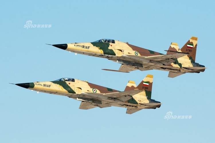 Cuối cùng là chiến đấu cơ F-5 Tiger II. Loại chiến đấu cơ này được Iran nhận từ Mỹ bắt đầu từ năm 1974. Trong kho của Iran tới thời điểm hiện tại được cho là còn 60 chiếc F-5 bao gồm hai loại là F-5E và F-5F. Nguồn ảnh: Sina.